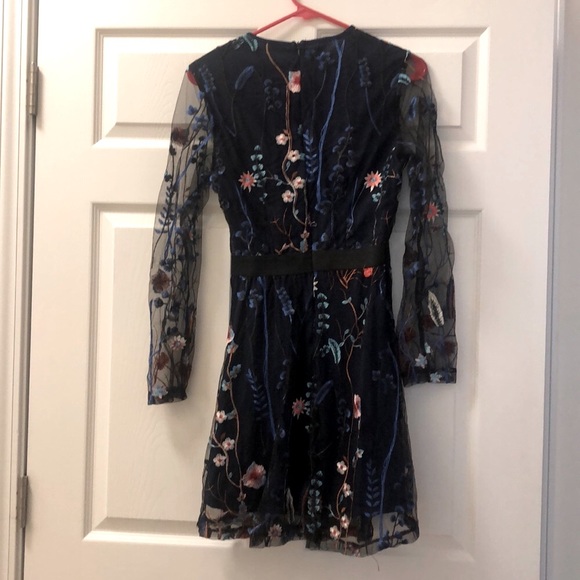 NWOT Blue Floral Dress With Lace Arms - Picture 2 of 2
